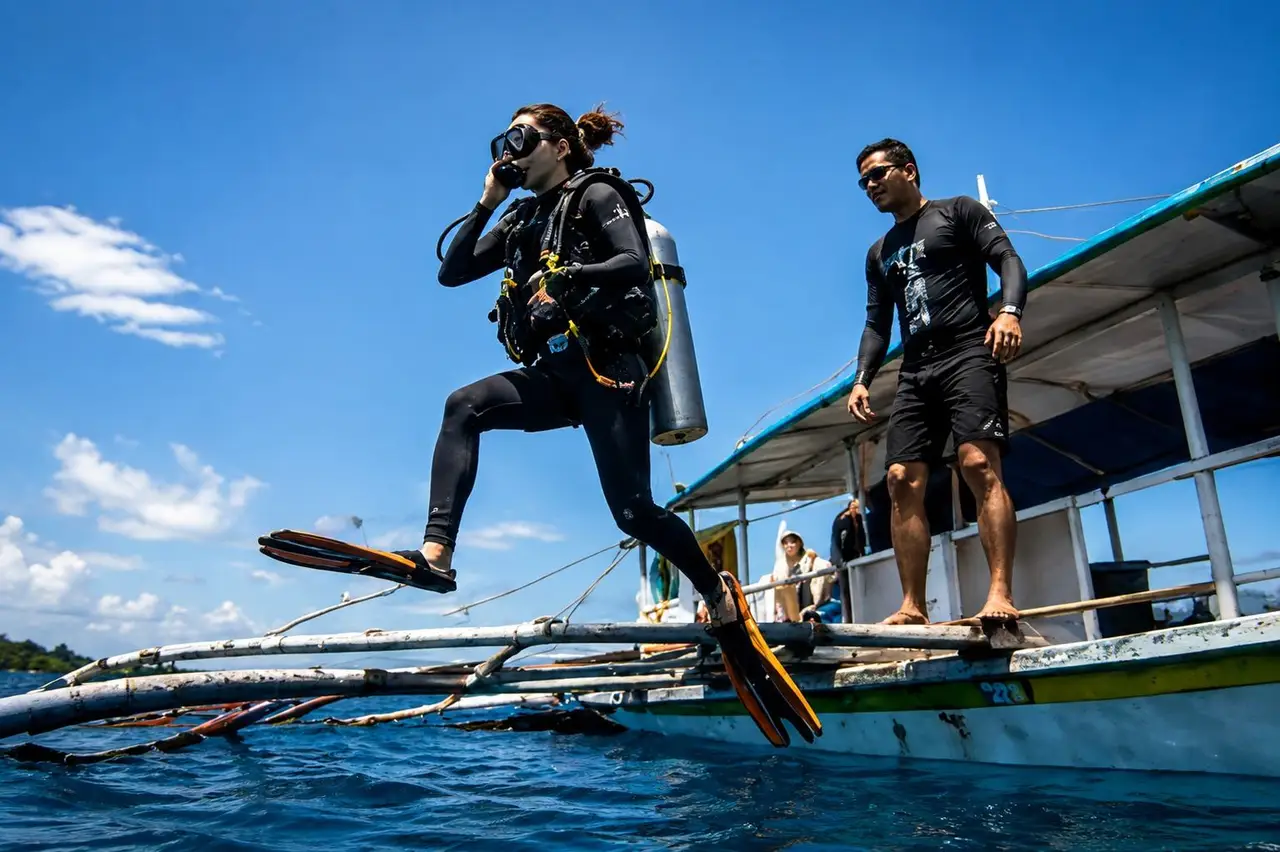 Phase 2: The Shallow Skill Session & First Dive (5 Meters Max)