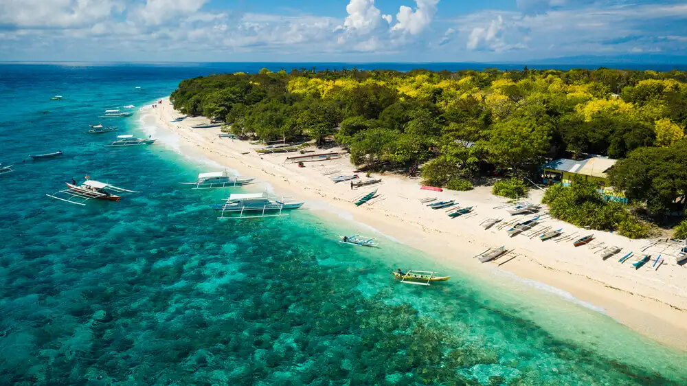 Alona Beach — The Most Famous Beach in Panglao